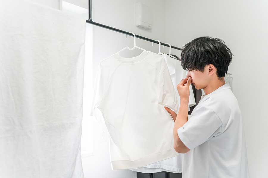 洗濯しても、汗や皮脂汚れが残っているとにおいの原因になることも（写真はイメージ）【写真：写真AC】
