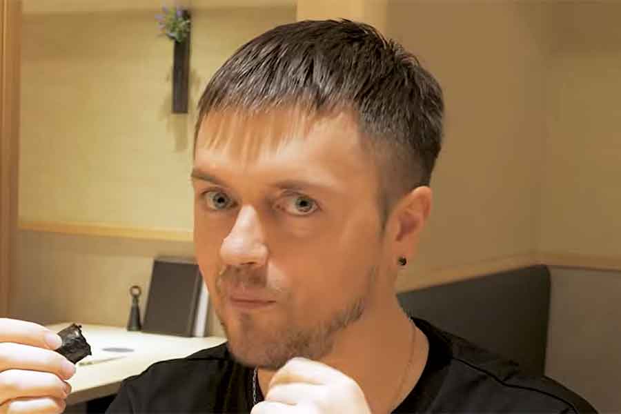 オレリアンさんの友人でアメリカ人のサムさん【出典:YouTube「Bebechan - 日本のフランス人」よりスクリーンショット】