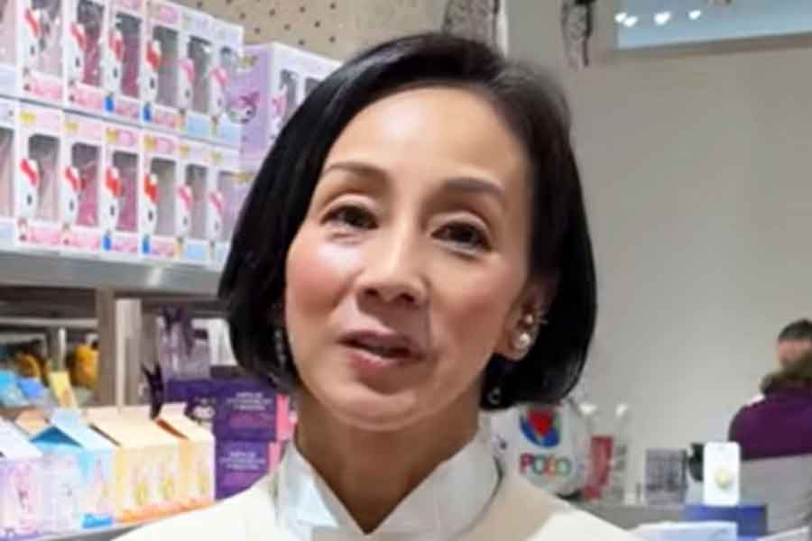 フランスの老舗百貨店で開催されたイベントを訪れた中村江里子さん【出典：YouTube「中村江里子のフランス暮らし」よりスクリーンショット】