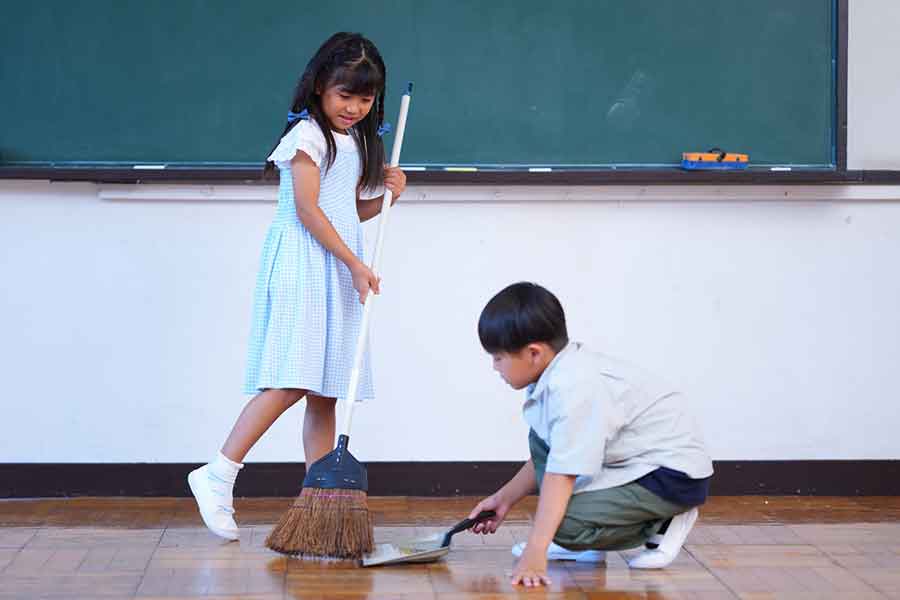 フランスの小学校で、児童が教室を掃除する習慣がないことに驚愕（写真はイメージ）【写真：写真AC】
