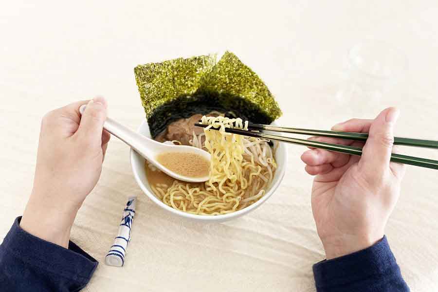 フランスのラーメン店で、普通に箸を使って食べる人がいることに驚愕（写真はイメージ）【写真：写真AC】