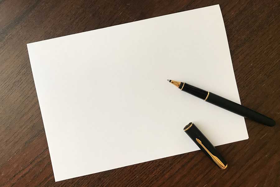 使用した画材はペンと紙のみ（写真はイメージ）【写真：写真AC】