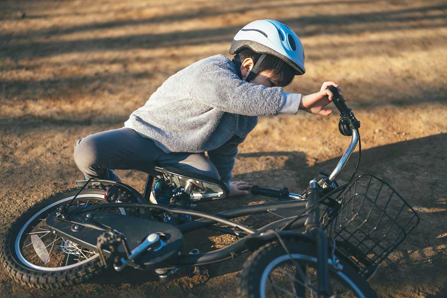 自転車で転倒した際、見た目は軽傷でも、重篤なけがを負っている場合も（写真はイメージ）【写真：PIXTA】