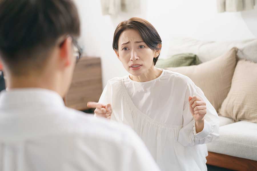 信じられない隠しごとに妻が激怒（写真はイメージ）【写真：PIXTA】