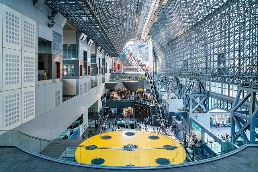 高層構造となっている京都駅の構内（写真はイメージ）【写真：PIXTA】