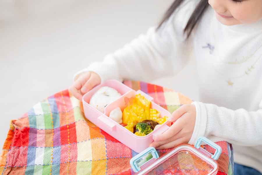 彩りや栄養バランスを考えて作る日本のお弁当（写真はイメージ）【写真：PIXTA】