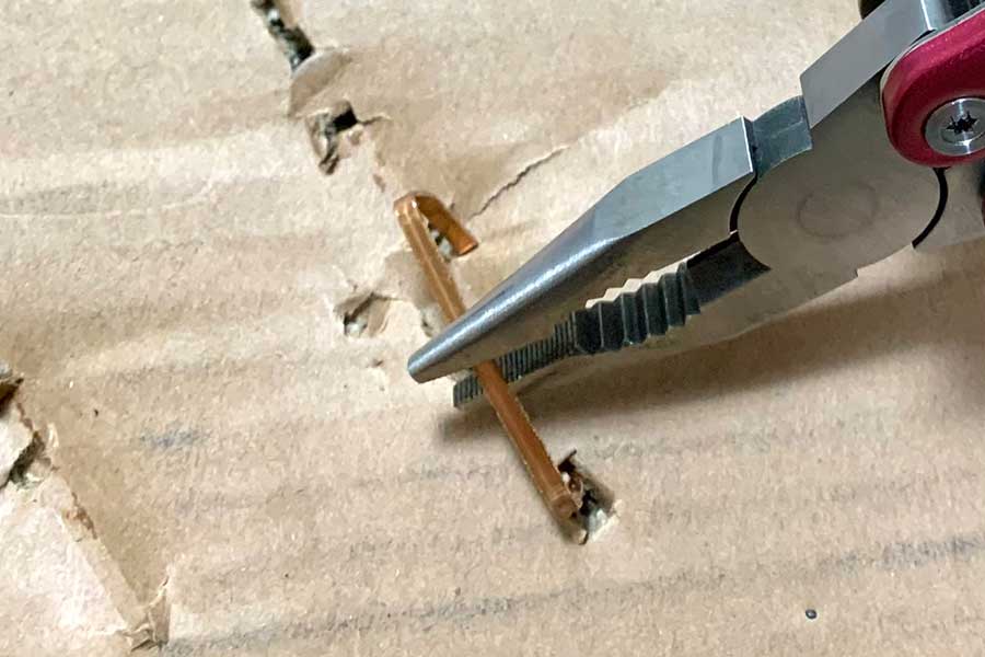 段ボールの金具は取るべき？（写真はイメージ）【写真：写真AC】