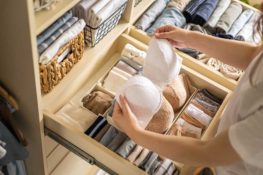 家族間でも下着のおさがりは抵抗がある？（写真はイメージ）【写真：PIXTA】