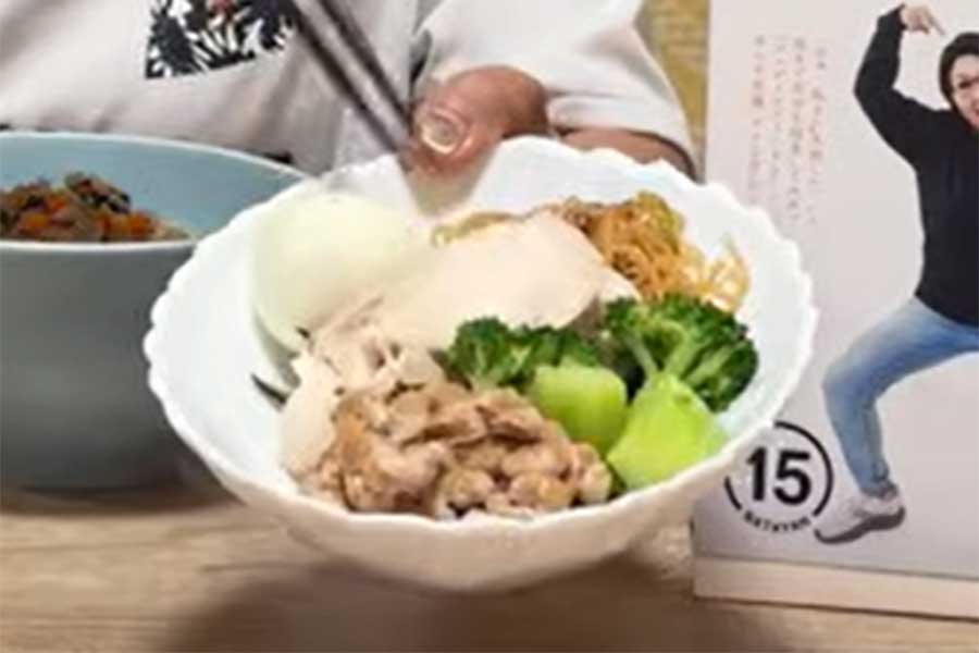 ブロッコリーは欠かせないという【出典：YouTube「バタやんちゃんねる」よりスクリーンショット】