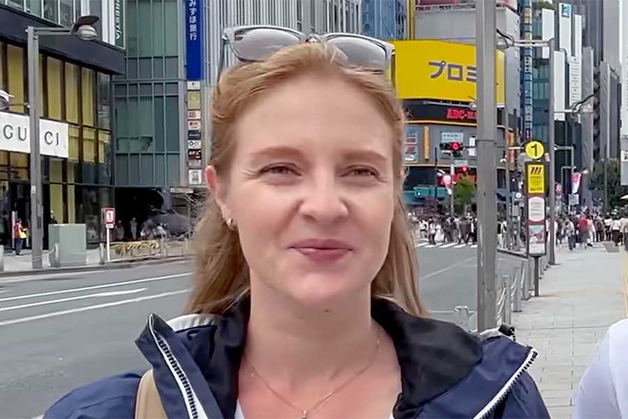 フランスからやってきたクロエさん【出典:YouTube「日本食冒険記Tokyo Food Adventures」よりスクリーンショット】