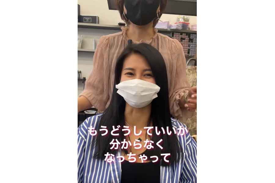 3年間伸ばしたロングヘアをバッサリカットすることに【出典:TikTok(rena_nkr)よりスクリーンショット】
