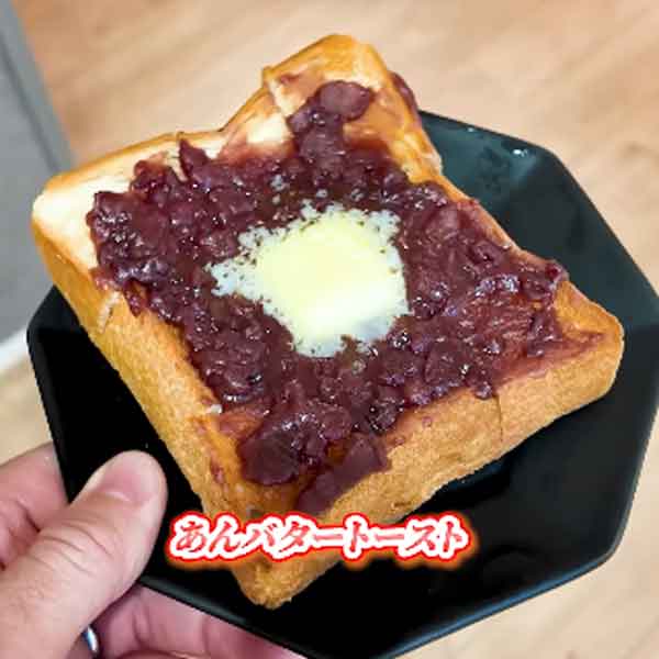 日本ならではのあんバタートーストがすっかりお気に入りに【出典：インスタグラム（bebechan_france）よりスクリーンショット】