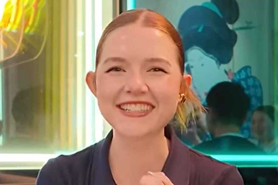 フランス人YouTuberのアマンディーヌさん【出典：YouTube「ボンソワールTV BonSoirTV」よりスクリーンショット】
