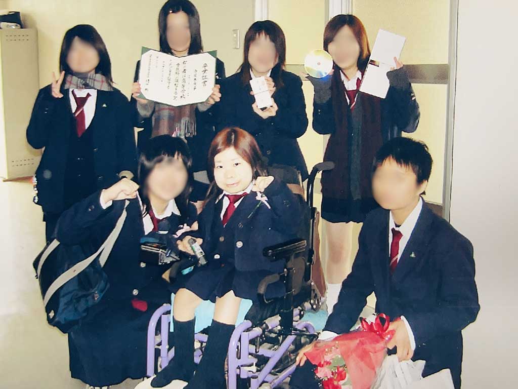 高校の卒業式後【写真提供：奈須香織（nasukaori_hyaline）さん】