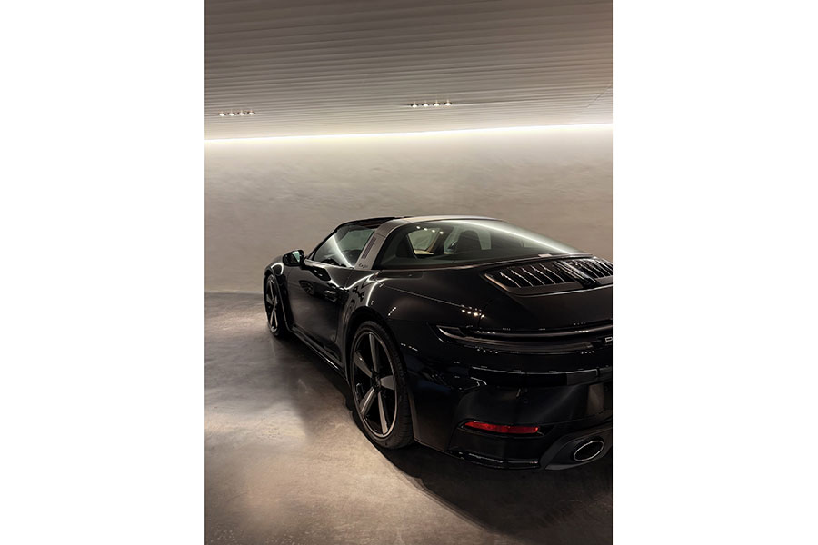 滝沢眞規子さんの新車【出典：インスタグラム（makikotakizawa）よりスクリーンショット】