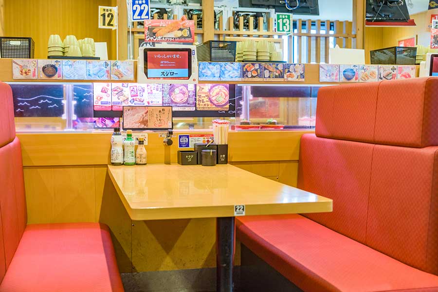 回転寿司で物価の違いを実感（写真はイメージ）【写真：PIXTA】