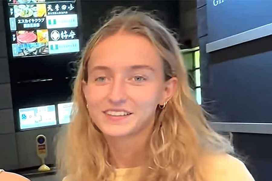 スウェーデンから来たエスターさん【出典：YouTube「日本食冒険記Tokyo Food Adventures」よりスクリーンショット】