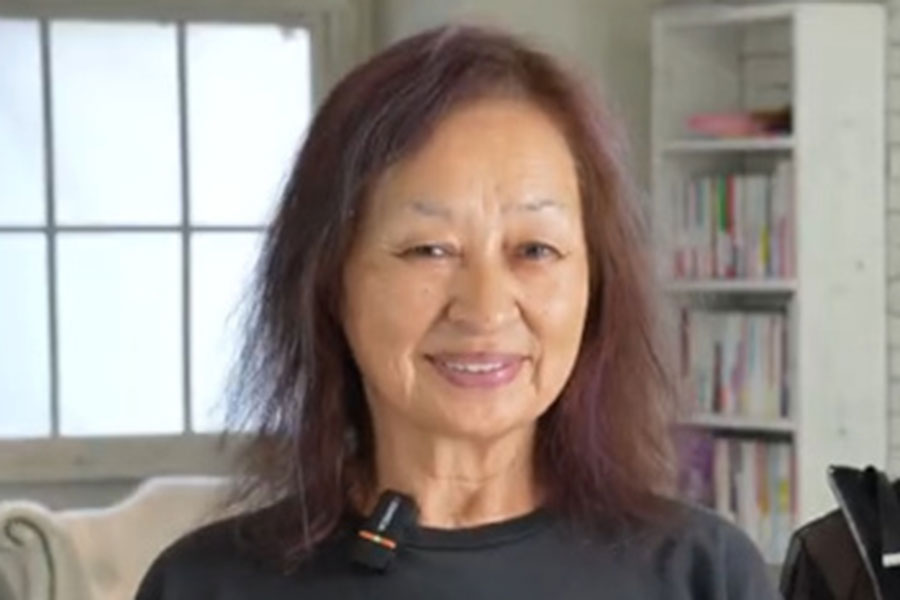 数か月後には77歳になる女性【出典：YouTube「Mr.kumuチャンネル」よりスクリーンショット】