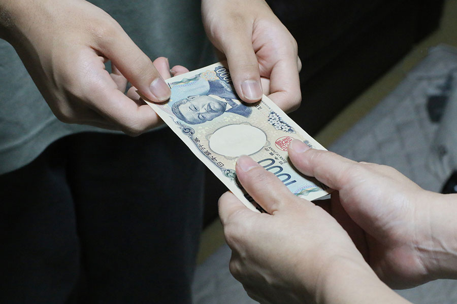 昼食の買い出しに2000円を渡したら…（写真はイメージ）【写真：PIXTA】