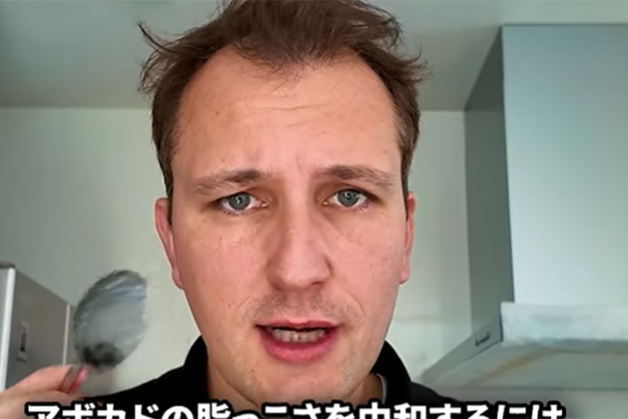 フランス人YouTuberのオレリアン・プダさん【出典:YouTube「Bebechan - 日本のフランス人」よりスクリーンショット】