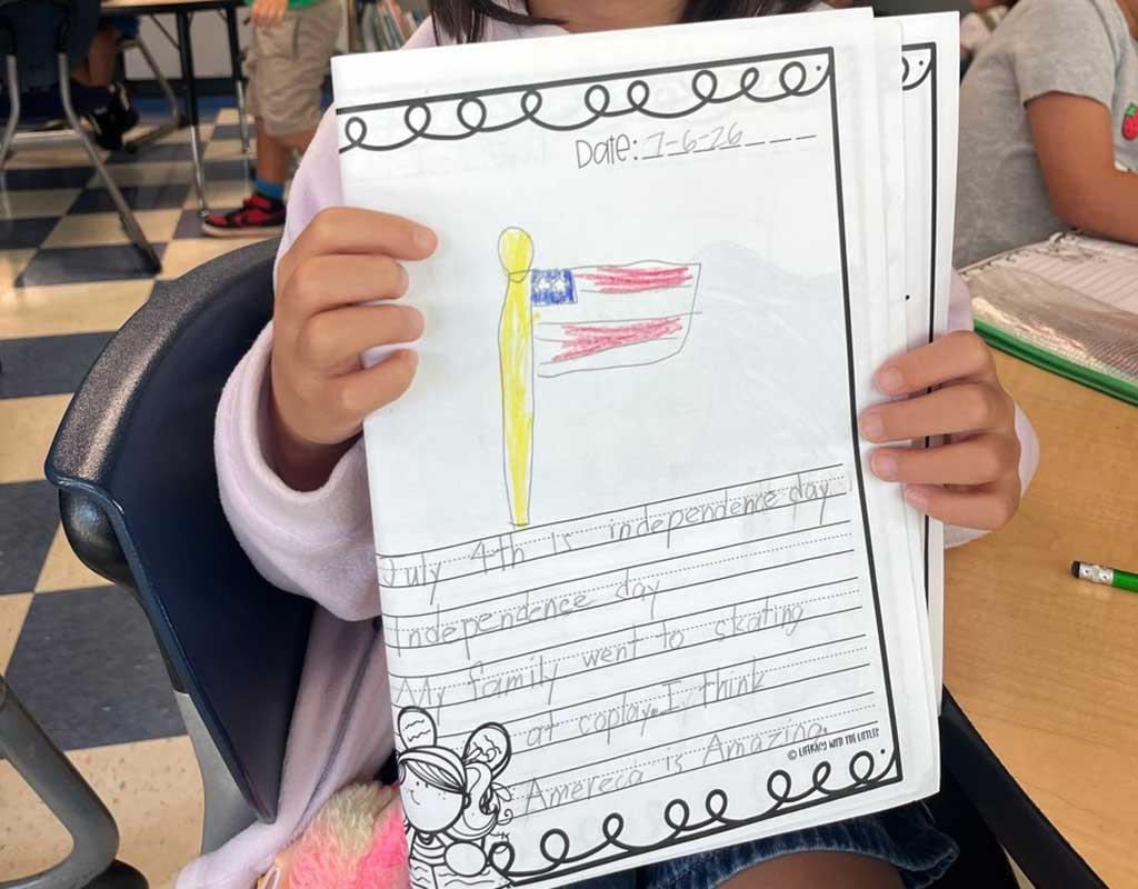 学校でアメリカについての文章を書いた娘。外国に長く住めば住むほど英語力は向上するが、日本語力を学年相当レベルに維持するのは難しい【写真：i-know】