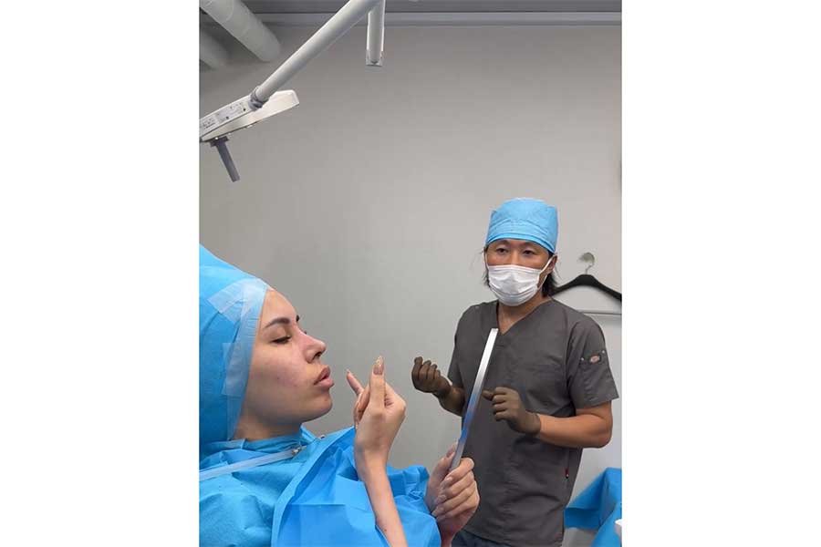 術中確認を行う実際の様子【写真提供：Nose Beauty Clinic】