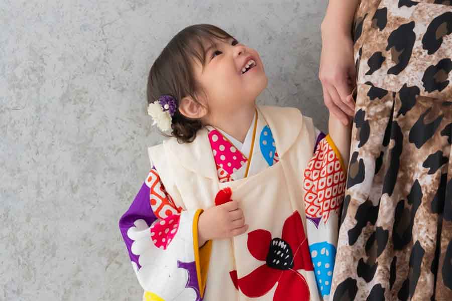 3歳のお孫さんの視線の先には…【写真提供:前川なぎさ(nagisa.maekawa)さん】